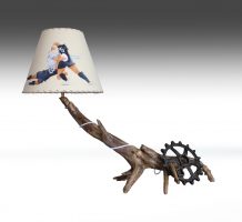 Artisanat d'art SPORT Rugby : Lampe en bois flotté avec un abat-jour sur le rugby et les All Blacks