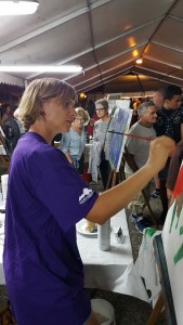 Lucie LLONG crée une peinture sur le rugby à l'occasion de la nuits des regards