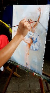 Peinture Danse classique / Ballet : Couleurs et détails de la peinture sur toile en mouvement de la danseuse Etoile réalisée aux rencontres de Maubourguet 2017 où art et sport se côtoient par Lucie LLONG, artiste peintre du mouvement