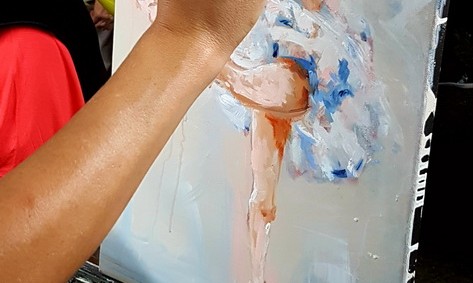 Peinture Danse classique / Ballet : Couleurs et détails de la peinture sur toile en mouvement de la danseuse Etoile réalisée aux rencontres de Maubourguet 2017 où art et sport se côtoient par Lucie LLONG, artiste peintre du mouvement