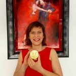 Récompense : la médaille de l'assemblée nationale reçue par Lucie LLONG pour son travail artistique