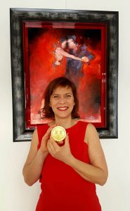 Récompense : la médaille de l'assemblée nationale reçue par Lucie LLONG pour son travail artistique