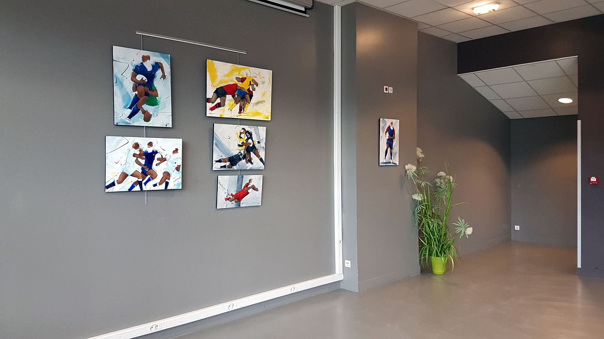 Exposition de peinture sur le rugby au stade des Alpes de grenoble à l'occasion du crunch France Angleterre du tournoi des 6 nations 2018 féminin