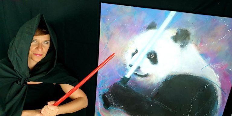 Peinture POPART starwars panda jedi : Lucie LLONG, artiste peintre du mouvement et son pandawan face à face