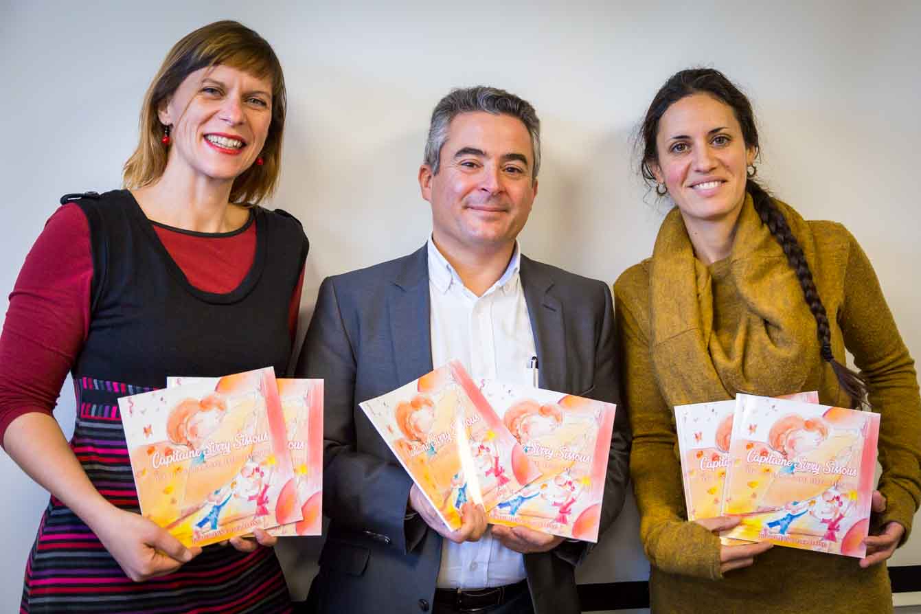Lucie LLONG, illustratrice , Jean Luc BEAUGHON, editeur et Julie BAUDIN, auteure avec leur livre Capitaine Sirry Sissous et la brigade des dents