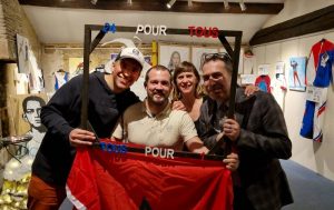 Guillaume Renoud, Samir Azzimani, athlète olympique en ski alpin et ski de fond et Lucie LLONG, artiste peintre du mouvement et du sport lors de l'inauguration de l'exposition