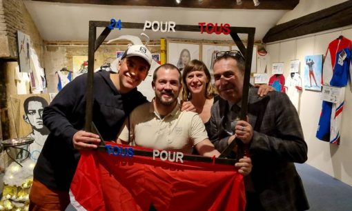 Guillaume Renoud, Samir Azzimani, athlète olympique en ski alpin et ski de fond et Lucie LLONG, artiste peintre du mouvement et du sport lors de l'inauguration de l'exposition