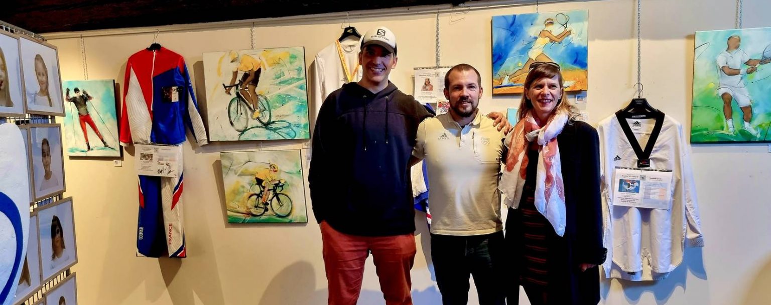 Lucie LLONg, artiste peintre, Samir Azzimani et Guillaume Renoud lors du vernissage de l'exposition